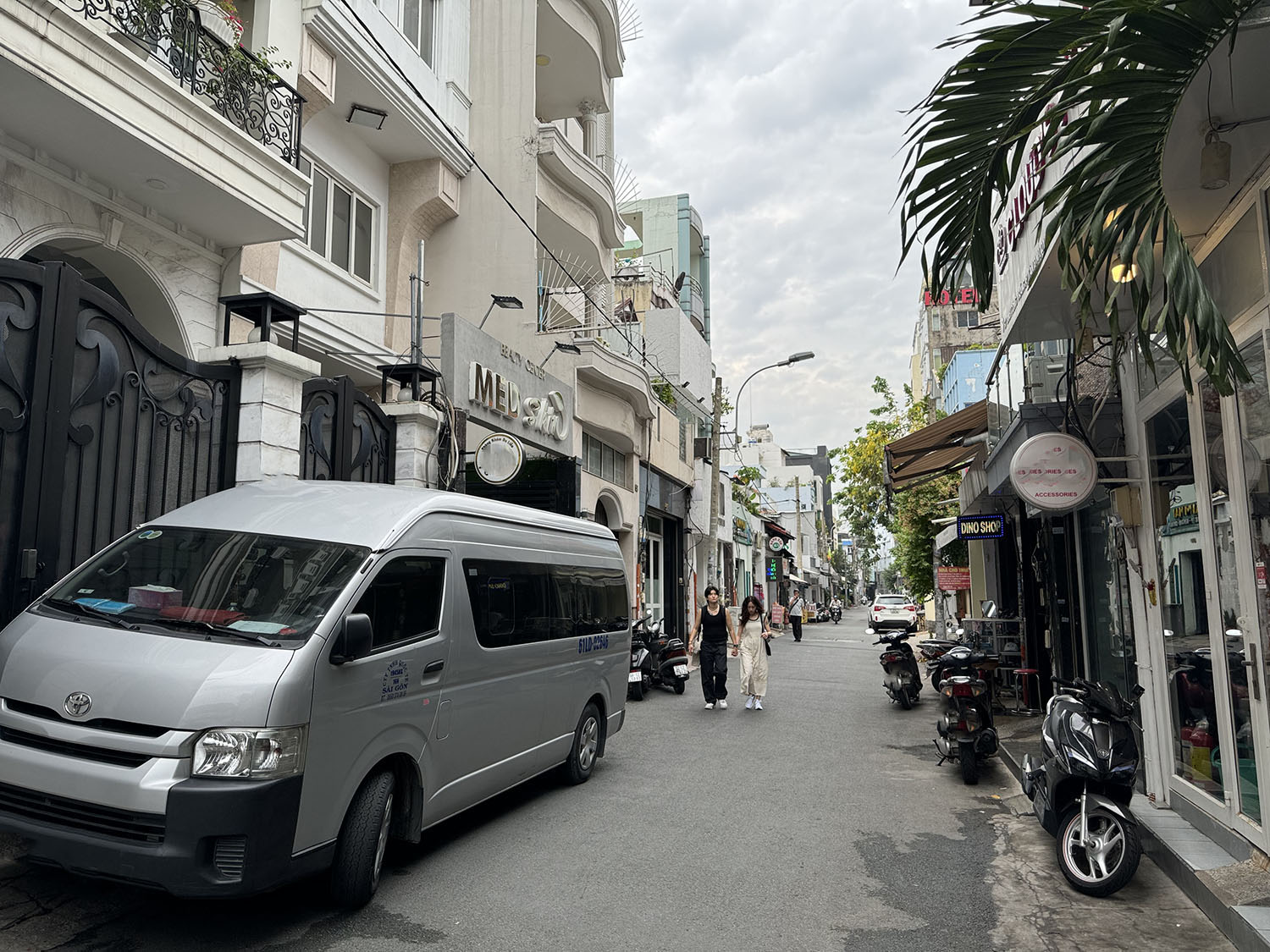 Nhà cấp 4 mặt tiền Đinh Công Tráng (4,7m vào nửa nở hậu 5,4mx30m=149m2) phép xd Hầm, Trệt, 6lầu, ST